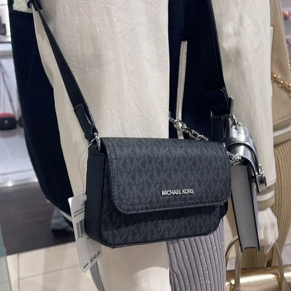 MICHAEL KORS
COOPER EW Phone XBody 
Black 
NWT - Picture 7 of 16